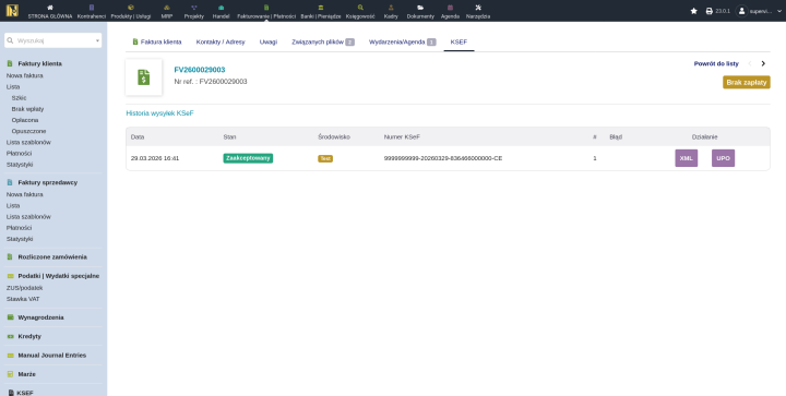 Zakładka KSeF na zaakceptowanej fakturze z historią wysyłek: data, status, środowisko, numer KSeF i przyciski pobierania